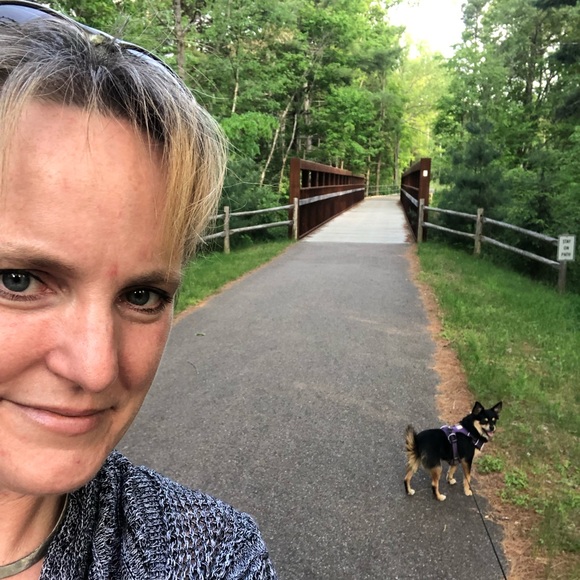 Meet your Posher, Jennifer - Picture 2 of 15